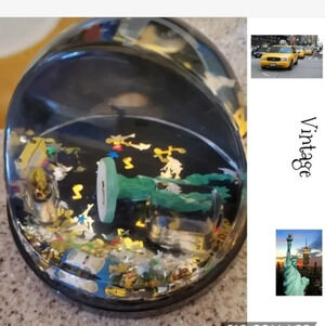 Vintage NYC‎ snow globe